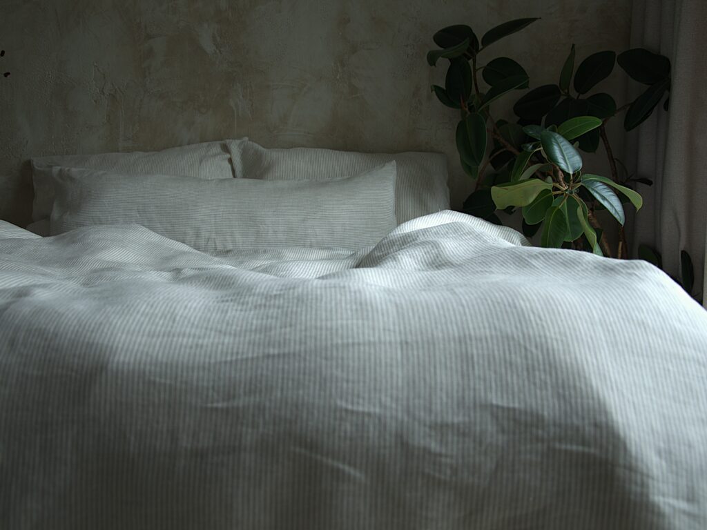 Linen bedding